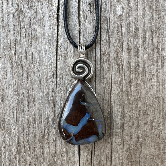 Boulder Opal Holds Earth, Water and Fire Elements. Brings a Zest Life. - Picture 1 of 9